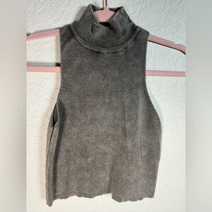 Zara Gray Sleeveless Knit Turtleneck
Crop Top - XS